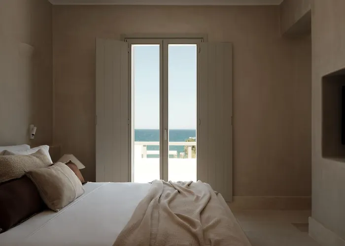 Akria Seaside فندق ناوسا