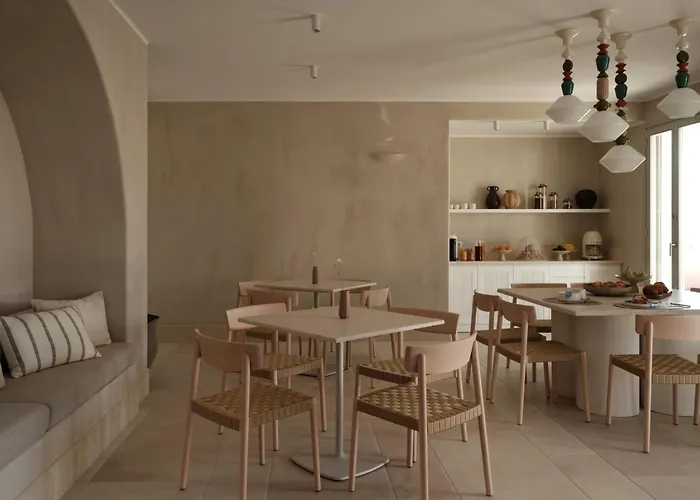 فندق Akria Seaside *