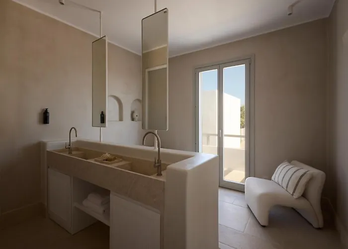 Akria Seaside فندق ناوسا