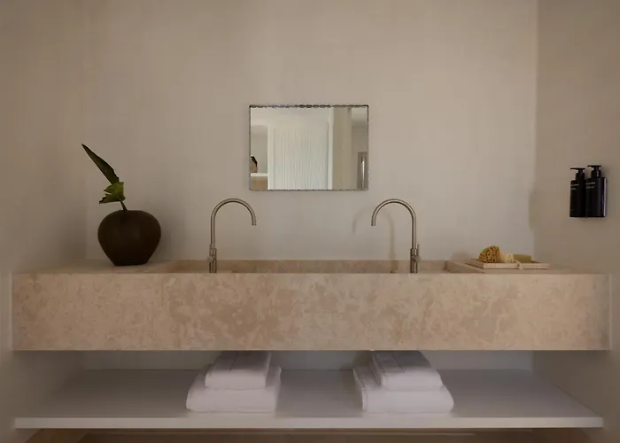 فندق Akria Seaside *