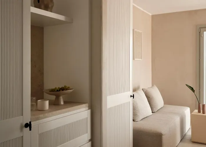 فندق Akria Seaside *