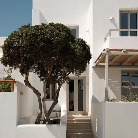 Akria Seaside Hotel *