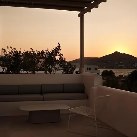 Akria Seaside Hotel *