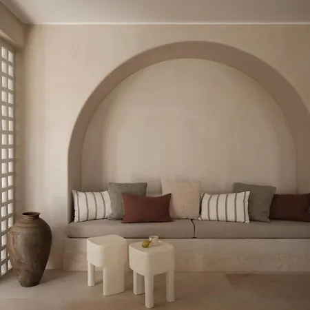 Akria Seaside Hotel *