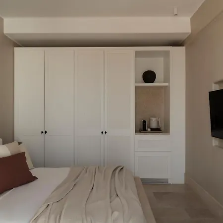 Akria Seaside Hotel *